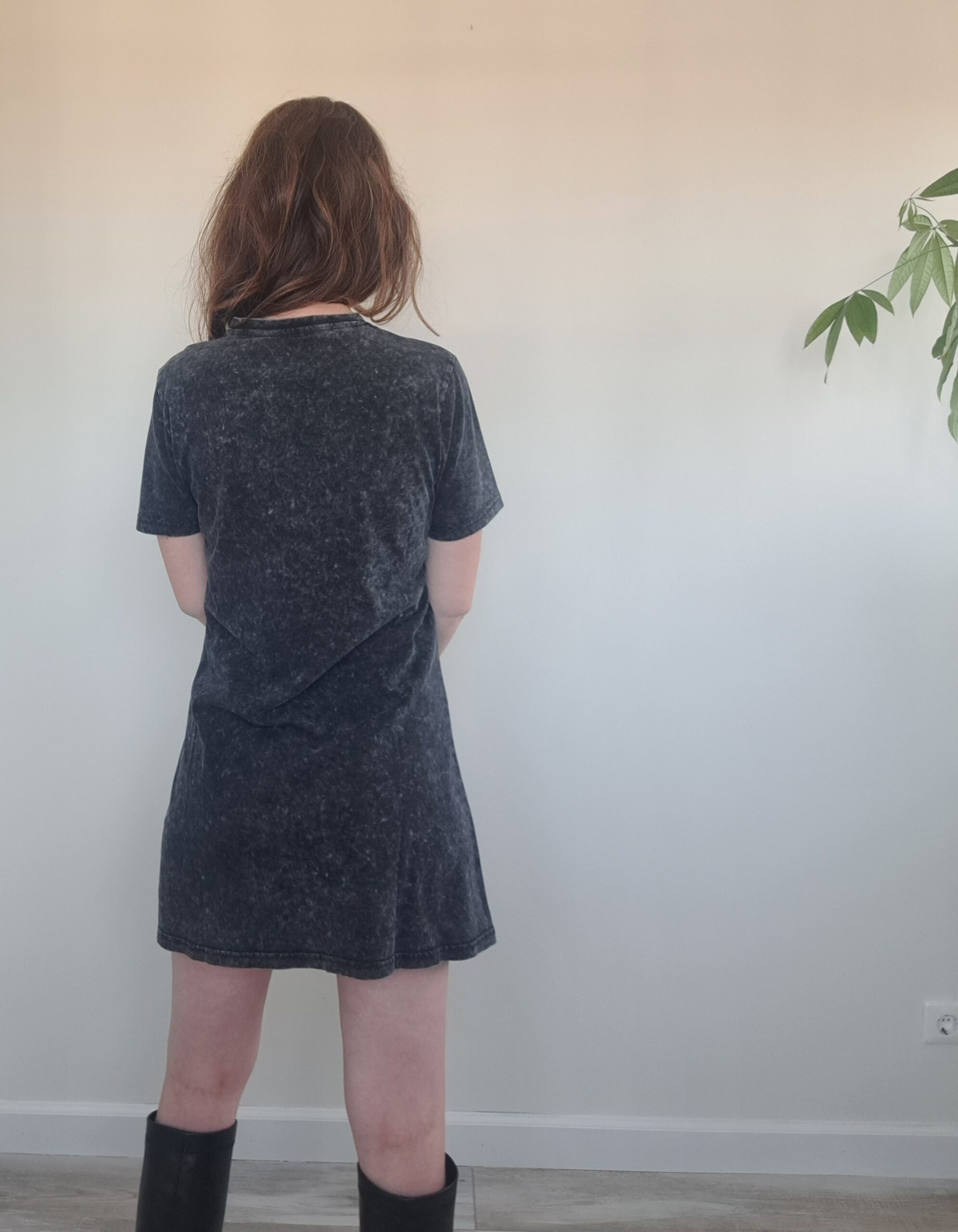 iBY Washed zwart dames t-shirtjurk